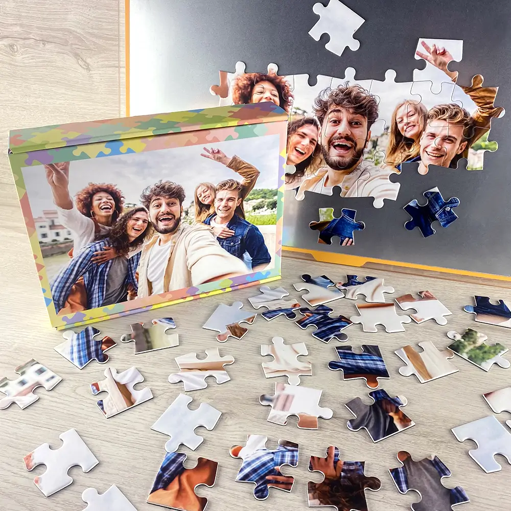 Personalized magnetic jigsaw puzzle