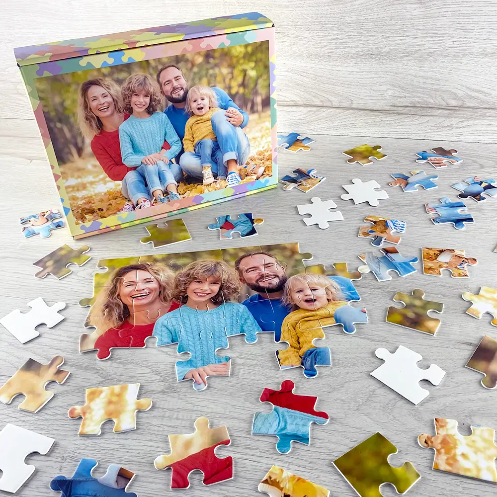 Plastic picture puzzle with standard box